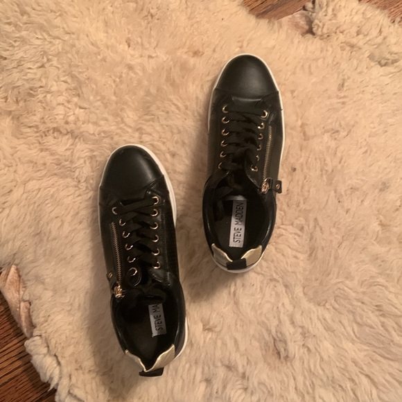 Steve Madden Sneakers - Picture 4 of 6